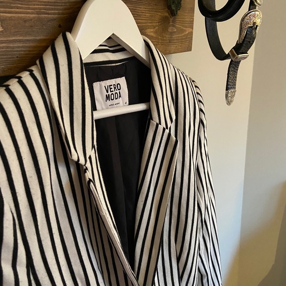 Vero Moda Striped Blazer - Picture 2 of 4